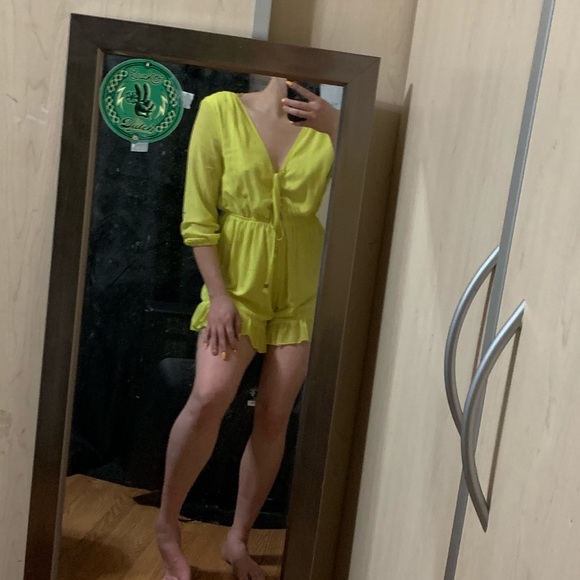 Reposh 💛 Bright yellow Romper - Picture 2 of 2
